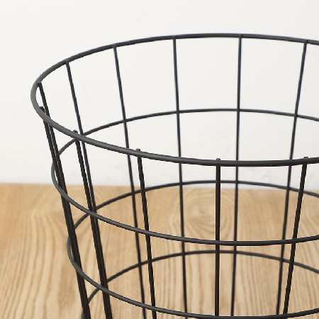 Simple iron trash basket